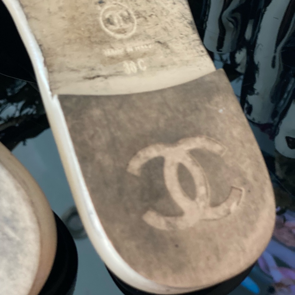 Authentic Chanel Slip-ons. - Picture 8 of 11